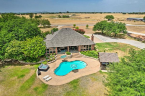 Luxe Granbury Abode with Pool about 4 Mi to Lake!